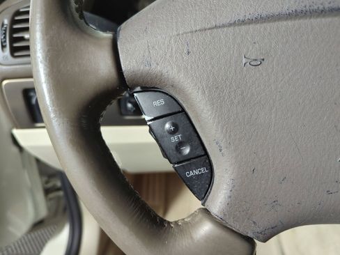 Used 2005 Ford Thunderbird 50th Anniversary RWD image 24