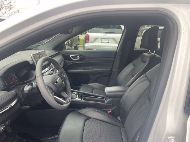 Used 2026 Jeep Compass Latitude AWD/4WD image 7