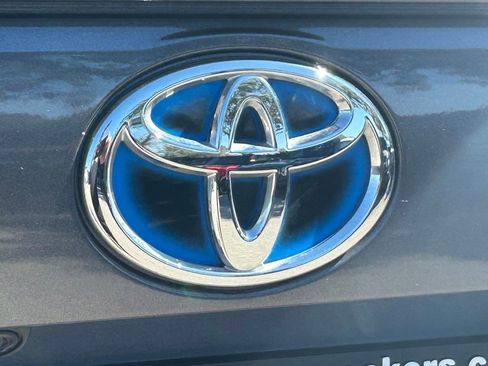 Used 2022 Toyota RAV4 SE image 19