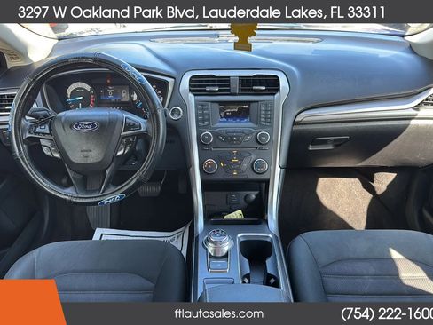Used 2017 Ford Fusion SE FWD image 28