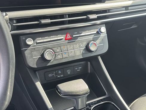 Used 2025 Hyundai Tucson SE image 20