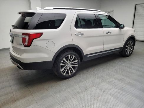 Used 2017 Ford Explorer Platinum image 10