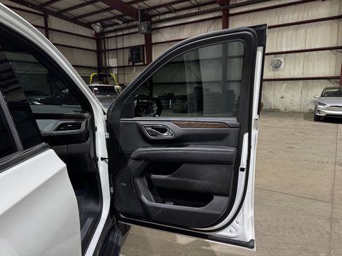Used 2023 Chevrolet Suburban Premier image 24