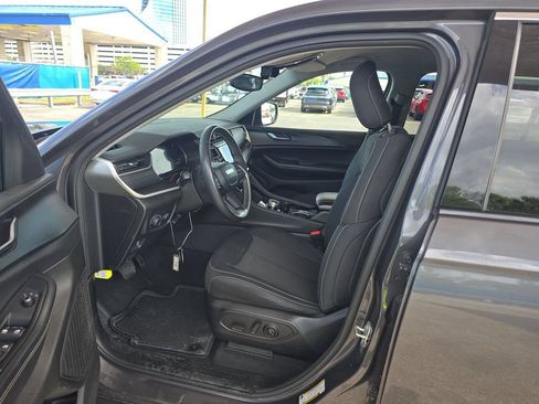 Used 2023 Jeep Grand Cherokee L Laredo RWD image 7