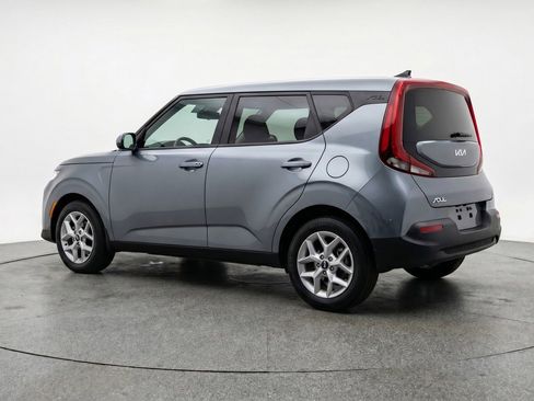 Used 2025 Kia Soul LX w/ LX Technology Package FWD image 6