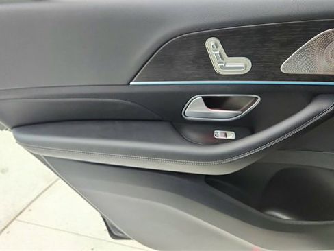 Used 2025 Mercedes-Benz GLS 450 4MATIC image 36