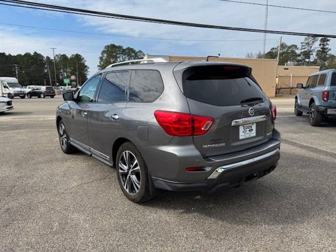 Used 2017 Nissan Pathfinder Platinum w/ Cargo Package image 9
