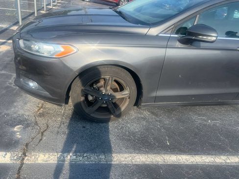 Used 2016 Ford Fusion SE FWD image 2