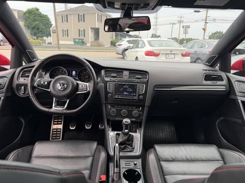 Used 2017 Volkswagen GTI SE FWD image 23