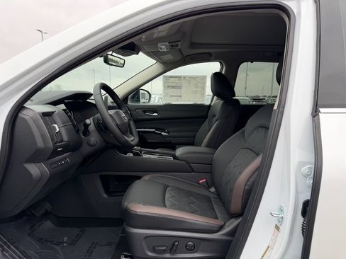 New 2026 Nissan Pathfinder Platinum w/ Cargo Package FWD image 12