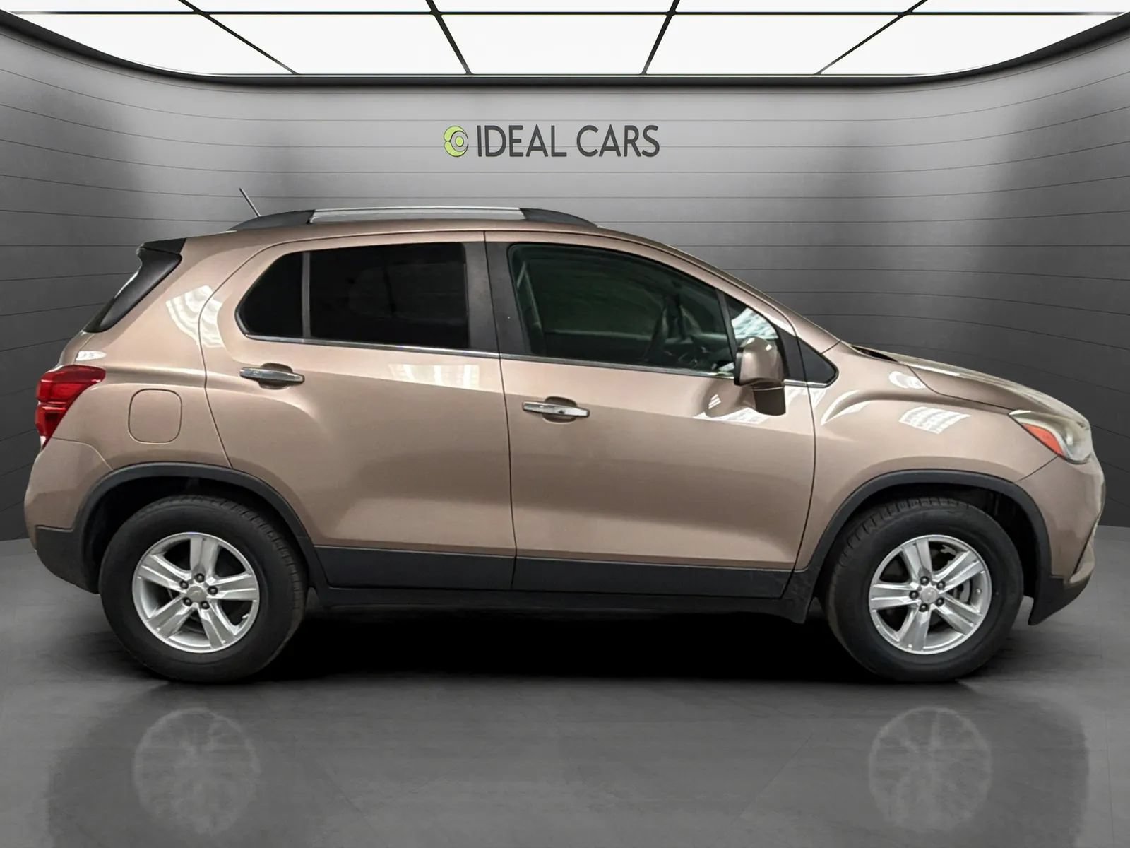 Used 2018 Chevrolet Trax LT w/ Driver Confidence Package FWD image 4