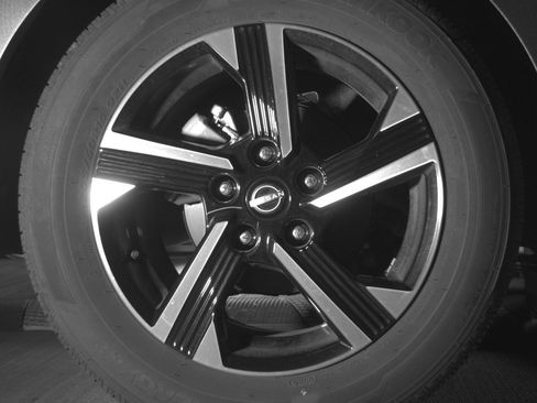 Used 2025 Nissan Sentra SV FWD image 15
