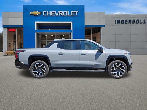 Used 2025 Chevrolet Silverado EV RST AWD/4WD image 28
