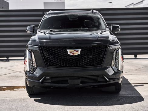 Used 2025 Cadillac Escalade ESV Sport AWD/4WD image 14
