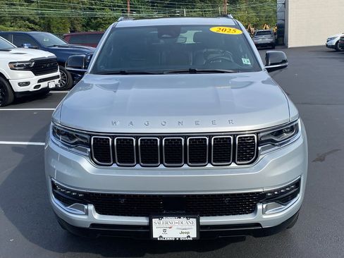 Used 2025 Jeep Wagoneer 4WD w/ Premium Group I image 2