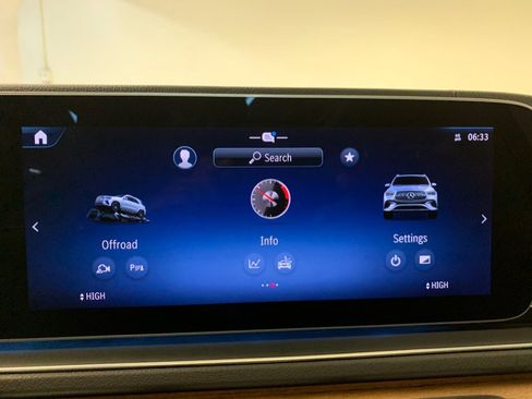 Used 2024 Mercedes-Benz GLE 350 4MATIC w/ AMG Line Exterior image 26