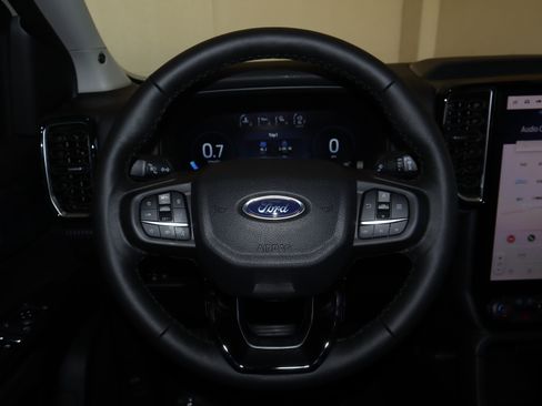 Used 2025 Ford Ranger Lariat w/ FX4 Off-Road Package image 25