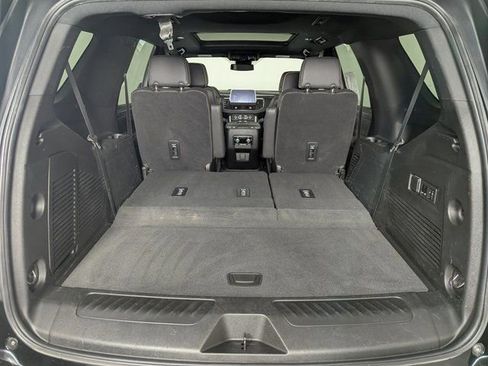 Used 2023 GMC Yukon SLT w/ SLT Premium Package image 24