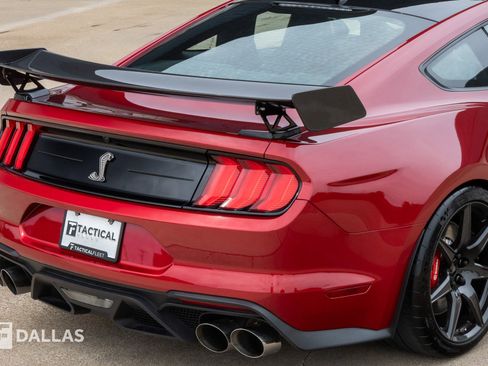 Used 2020 Ford Mustang Shelby GT500 w/ Carbon Fiber Track Pack RWD image 16