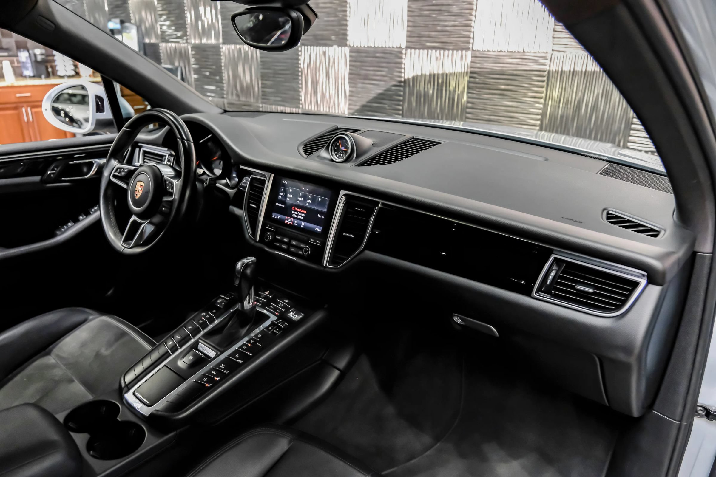 Used 2017 Porsche Macan S AWD/4WD image 10