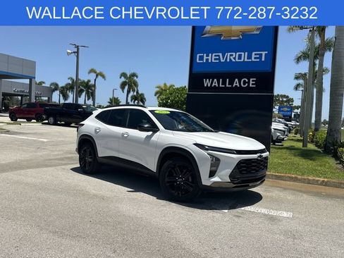 Used 2025 Chevrolet Trax ACTIV w/ Sunroof Package FWD image 1