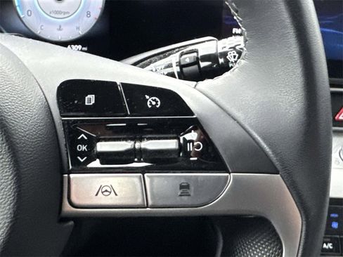 Used 2023 Hyundai Elantra Limited w/ Cargo Package image 17