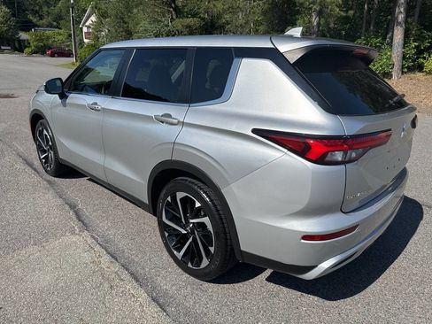 Used 2022 Mitsubishi Outlander SE image 5