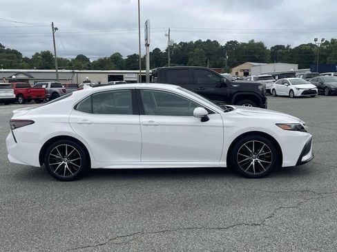 Used 2024 Toyota Camry SE FWD image 2