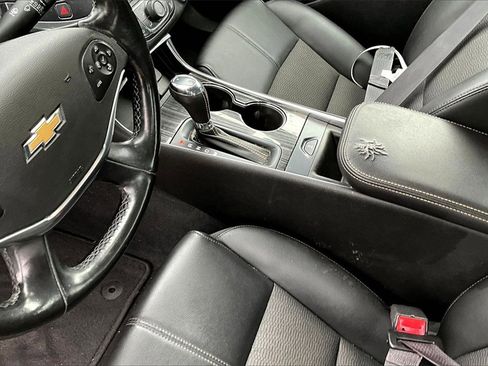 Used 2017 Chevrolet Impala LT w/ Convenience Package image 13