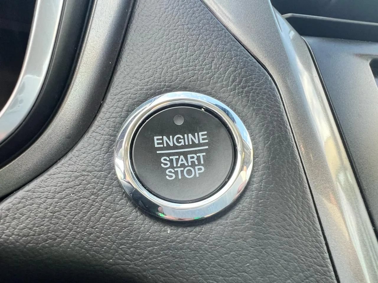 Used 2020 Ford Fusion SE FWD image 15
