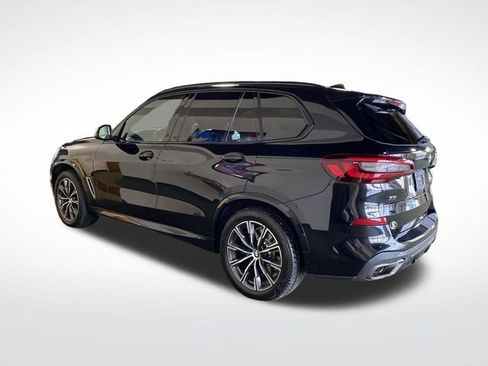 Used 2021 BMW X5 M50i image 3