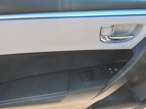 Used 2015 Toyota Corolla LE image 15