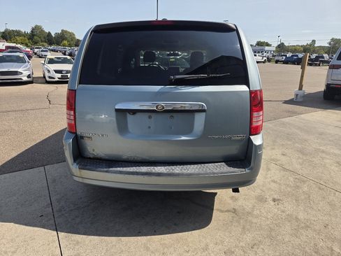 Used 2009 Chrysler Town & Country LX w/ Entertainment Group #1 image 6