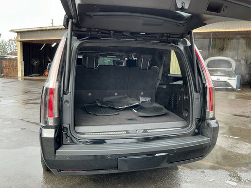 Used 2017 Cadillac Escalade ESV Platinum image 25
