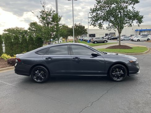 Used 2025 Honda Accord SE image 11