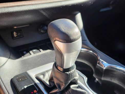 Used 2016 Toyota Highlander Limited image 38