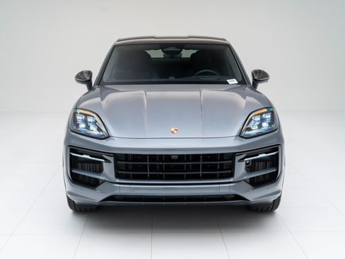 Certified 2026 Porsche Cayenne GTS AWD/4WD image 6