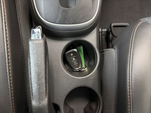 Used 2019 Chevrolet Trax LT w/ LT Convenience Package FWD image 22