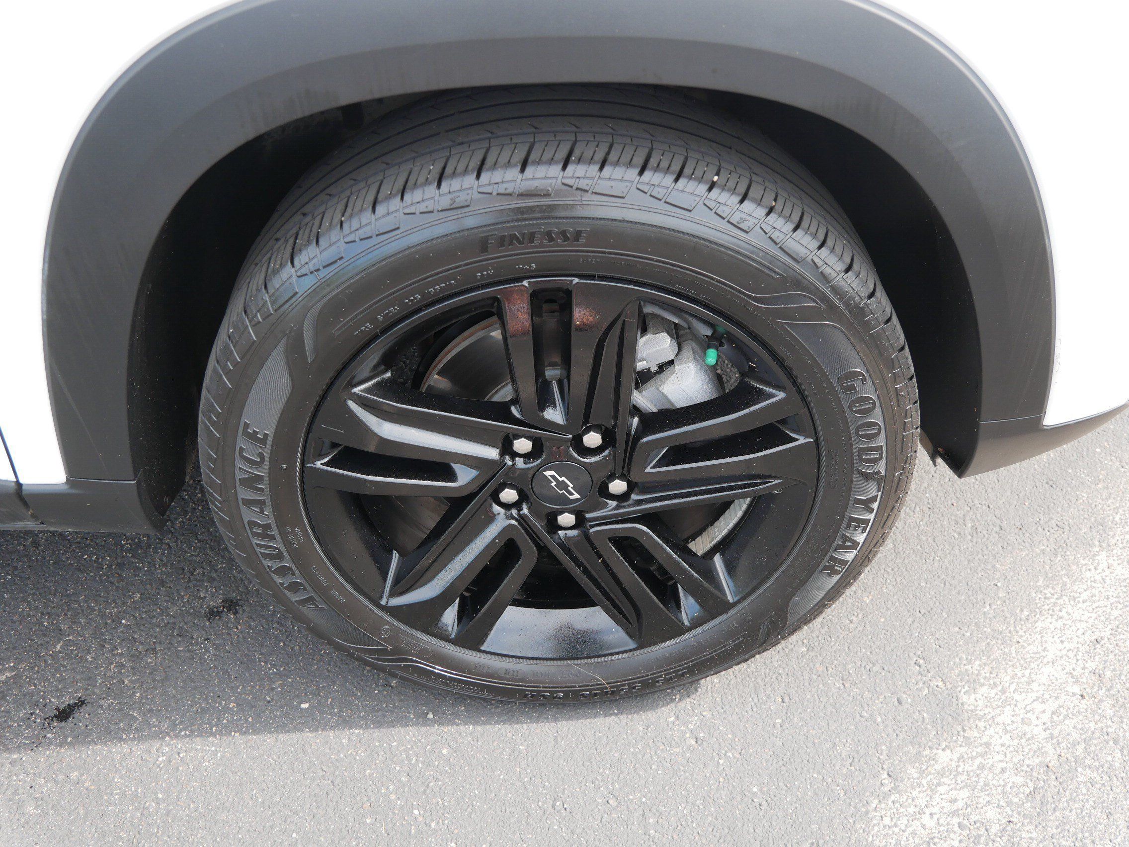 Used 2025 Chevrolet Trax ACTIV w/ Sunroof Package FWD image 15