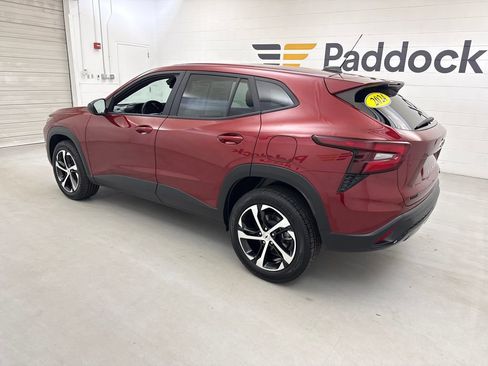 Used 2024 Chevrolet Trax RS FWD image 3
