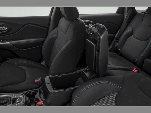 Used 2020 Jeep Cherokee Limited FWD image 9