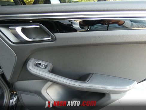 Used 2020 Porsche Macan AWD/4WD image 40