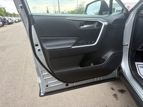 Used 2025 Toyota RAV4 XLE AWD/4WD image 19