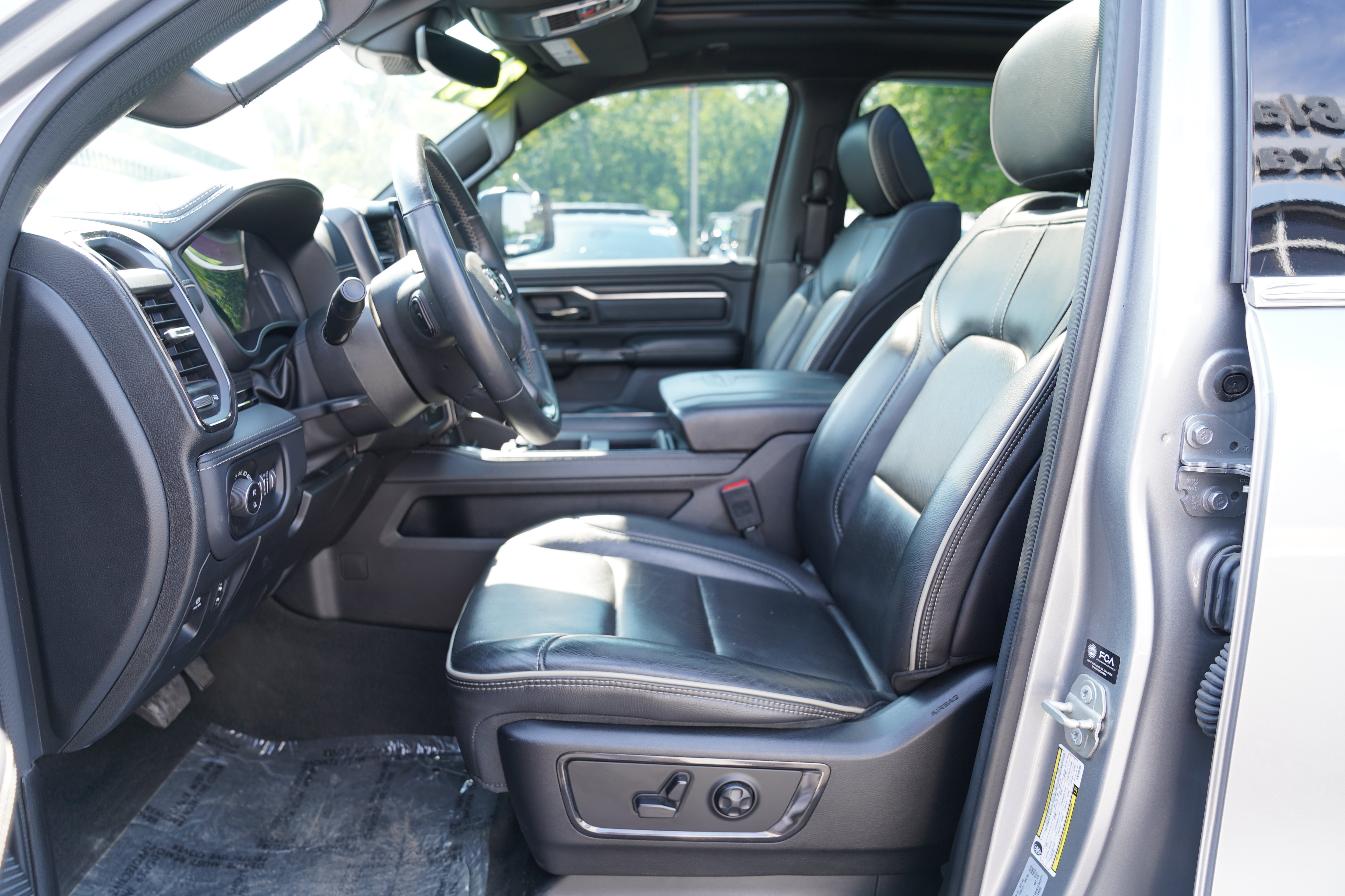 Used 2024 RAM 1500 Limited w/ Body Color Bumper Group AWD/4WD image 4