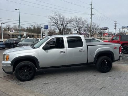Used 2010 GMC Sierra 1500 SLE image 9