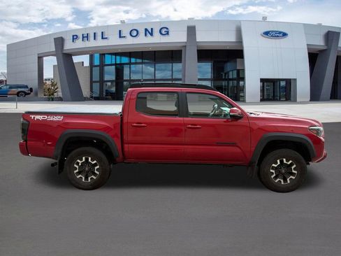 Used 2023 Toyota Tacoma TRD Off-Road w/ Technology Package AWD/4WD image 7