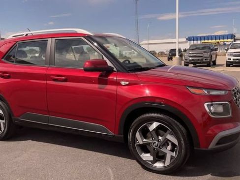 Used 2026 Hyundai Venue SEL FWD image 3