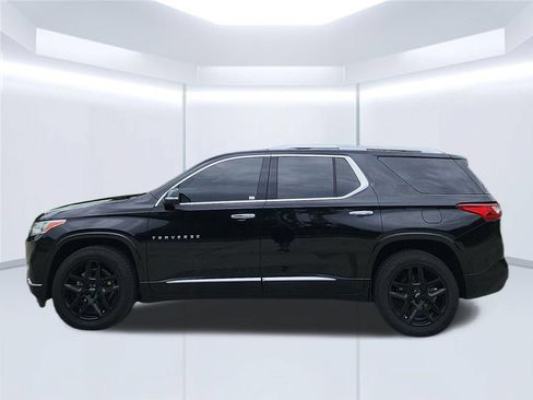 Used 2021 Chevrolet Traverse Premier w/ LPO, Black Accent Package FWD image 8
