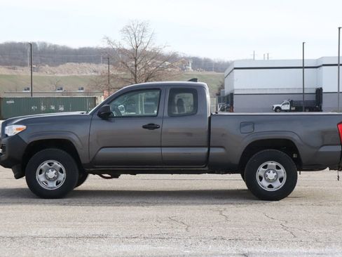 Used 2017 Toyota Tacoma 4x4 Access Cab image 5