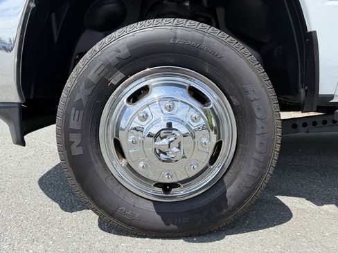 Used 2024 RAM 3500 Tradesman w/ Chrome Appearance Group image 13